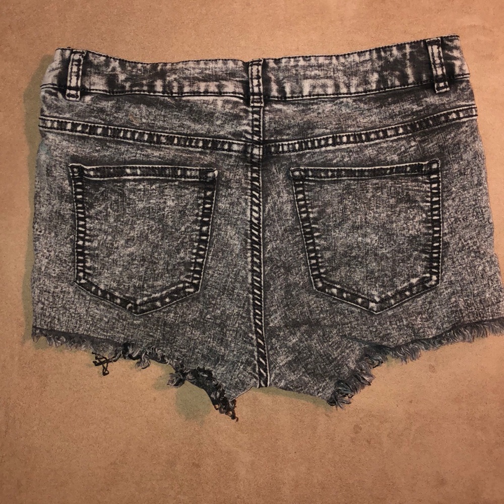 Shorts - Picture 2 of 4